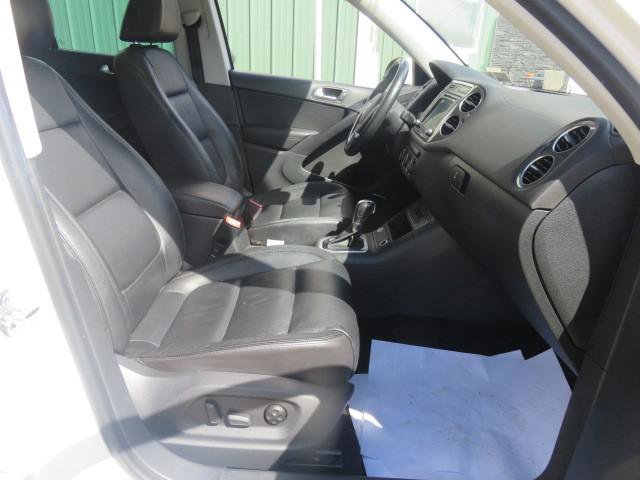 Used 2017 Volkswagen Tiguan SEL AWD/4WD image 19