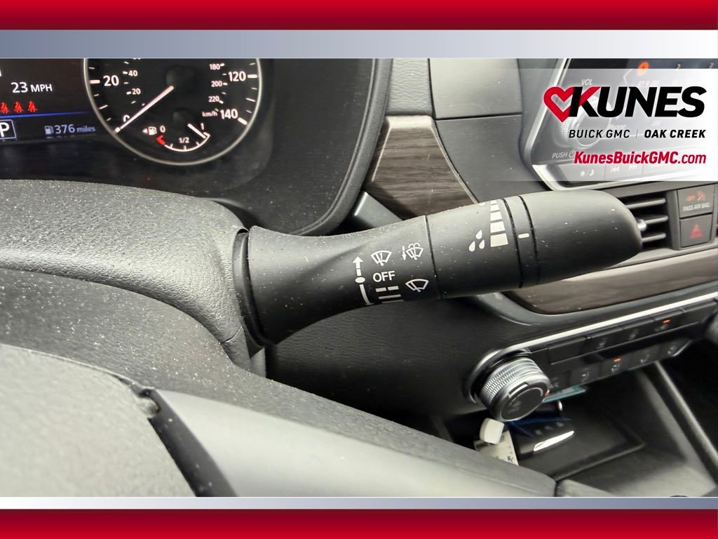 Used 2025 Nissan Altima 2.5 SV FWD image 10