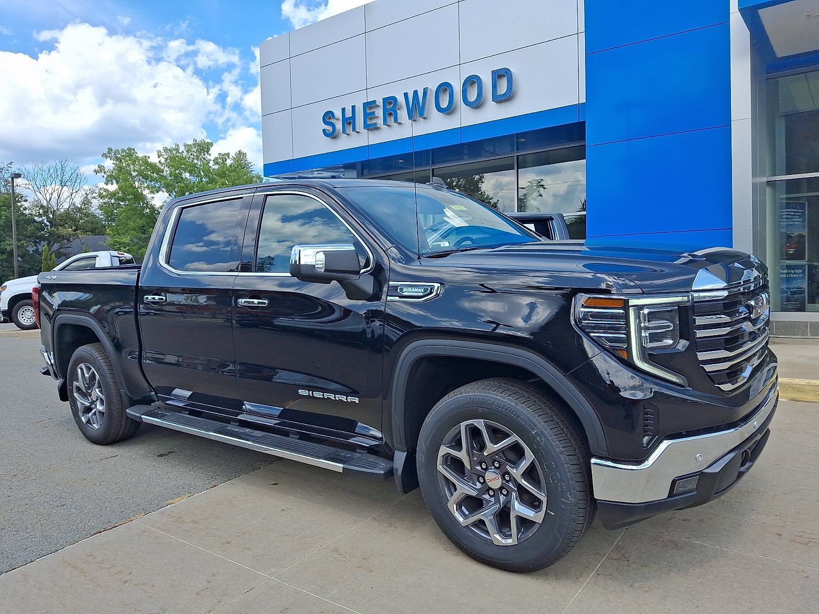 New 2026 GMC Sierra 1500 SLT w/ SLT Premium Plus Package AWD/4WD image 1
