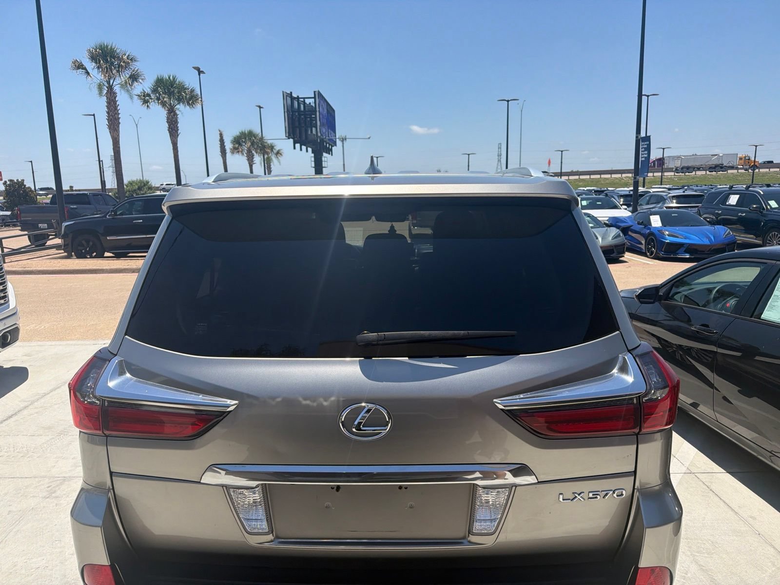 Used 2016 Lexus LX 570 4WD w/ Luxury Package image 6