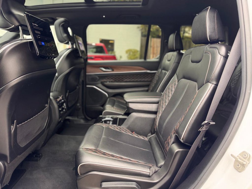 Used 2023 Jeep Grand Cherokee L Summit w/ Rear Seat Video Group I AWD/4WD image 23