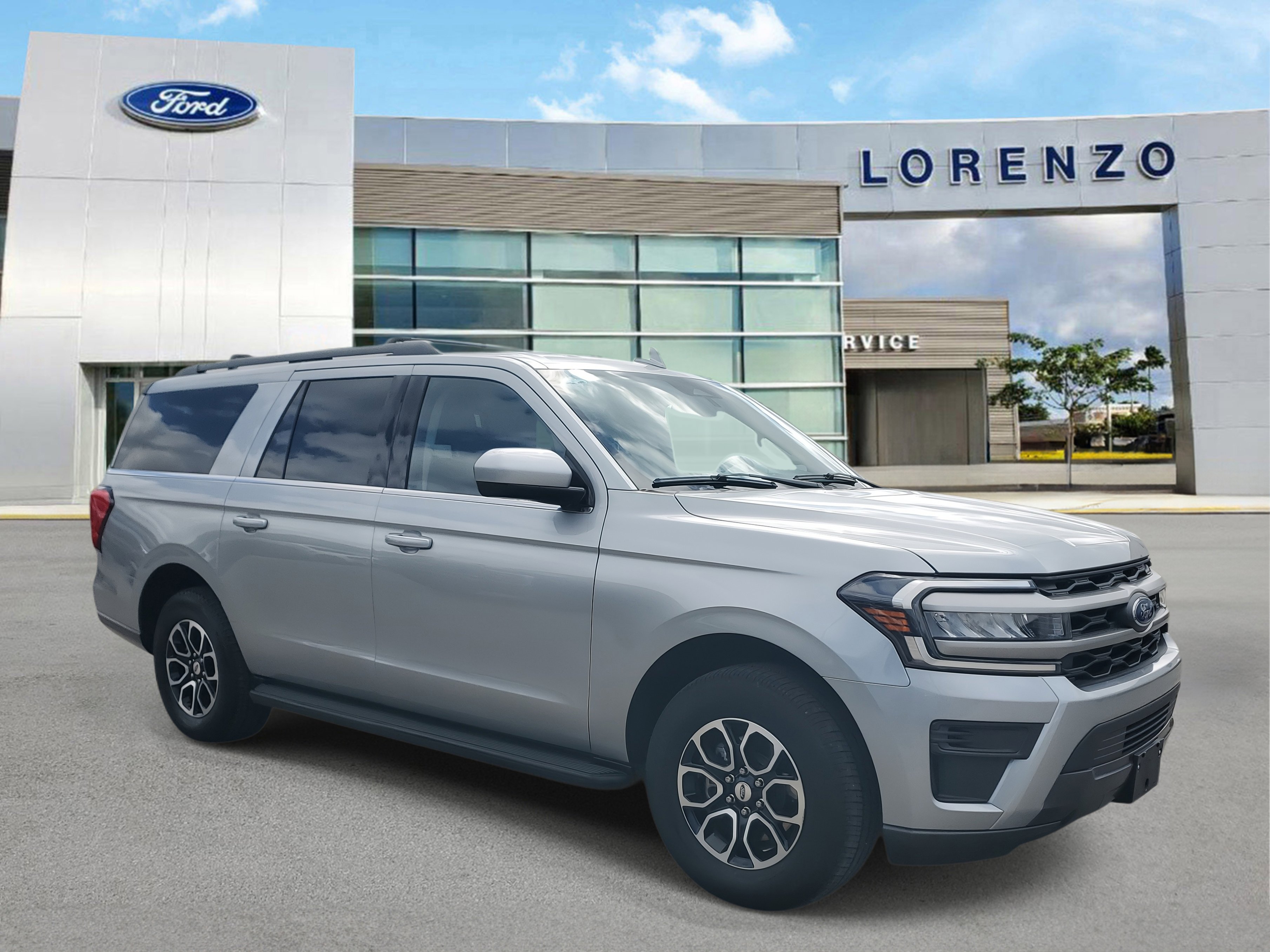 Used 2024 Ford Expedition Max XLT image 3