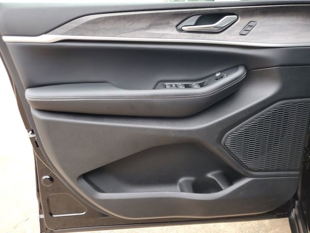 New 2025 Jeep Grand Cherokee L Limited w/ Black Appearance Package image 18