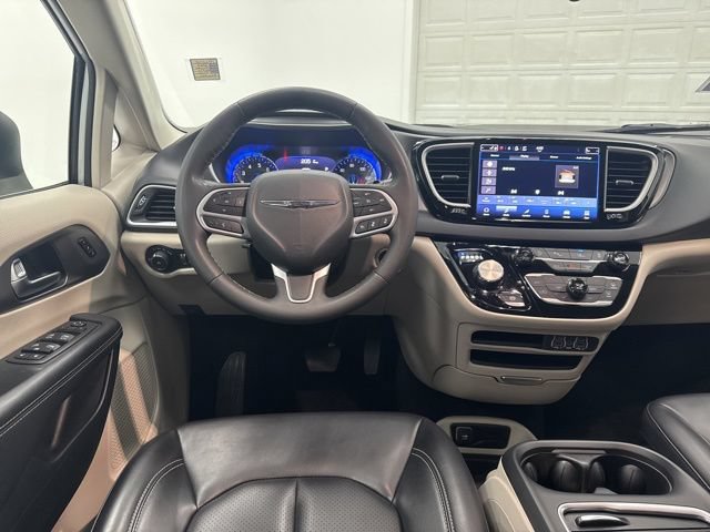 Used 2023 Chrysler Pacifica Touring-L FWD image 20