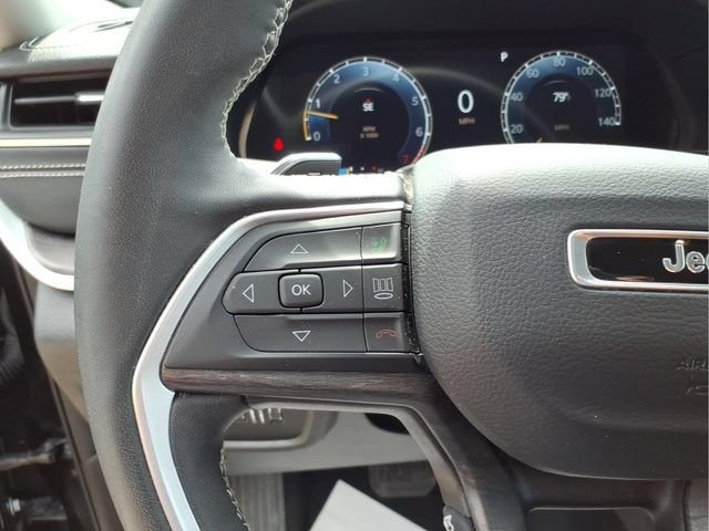 Used 2023 Jeep Grand Cherokee L Limited AWD/4WD image 17