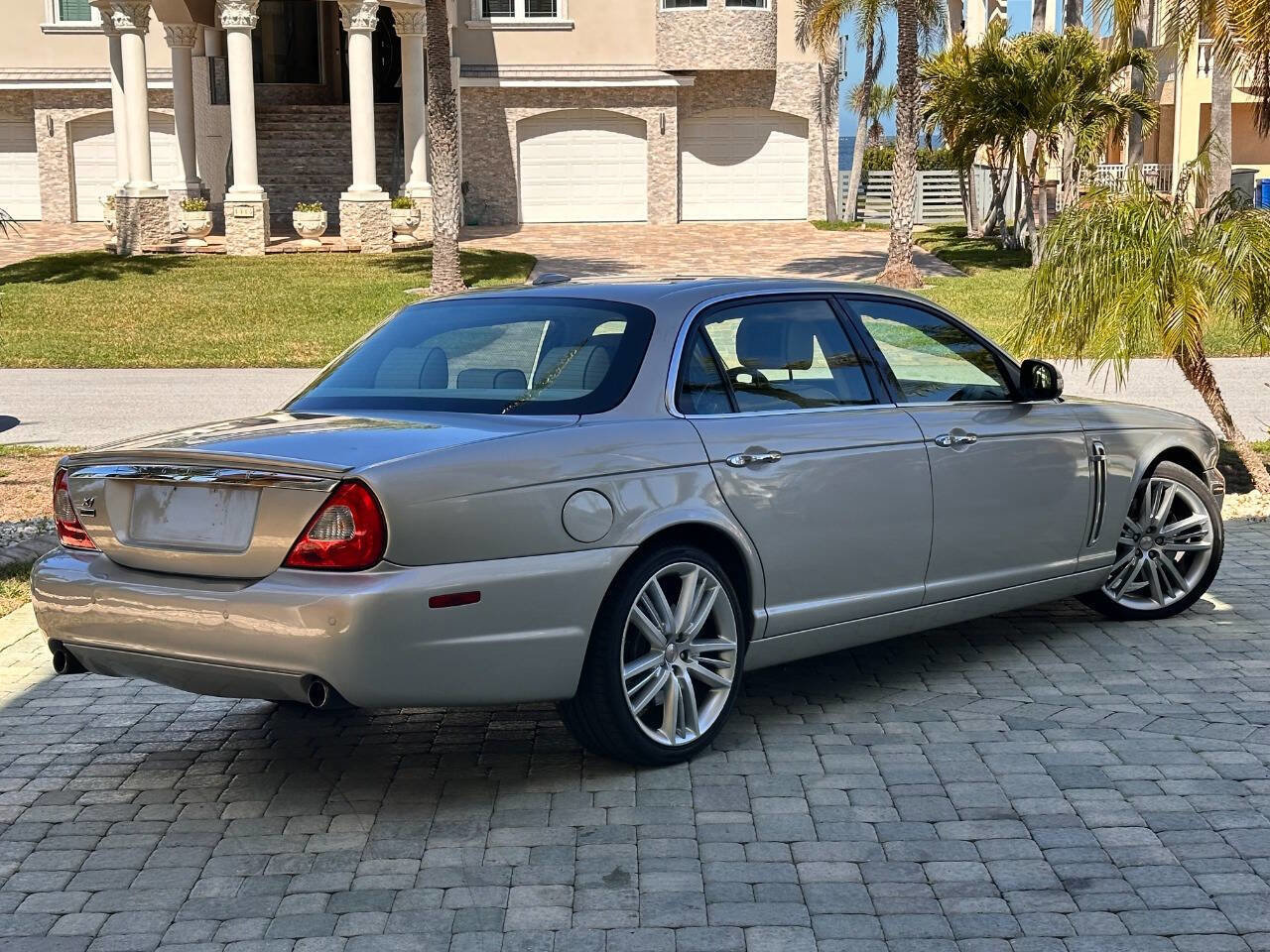 Used 2009 Jaguar XJ Vanden Plas Super V8 Portfolio image 8