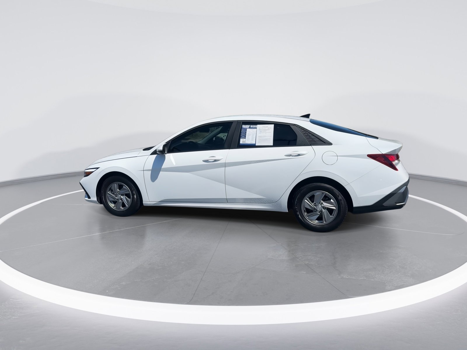 Used 2025 Hyundai Elantra SE FWD image 6