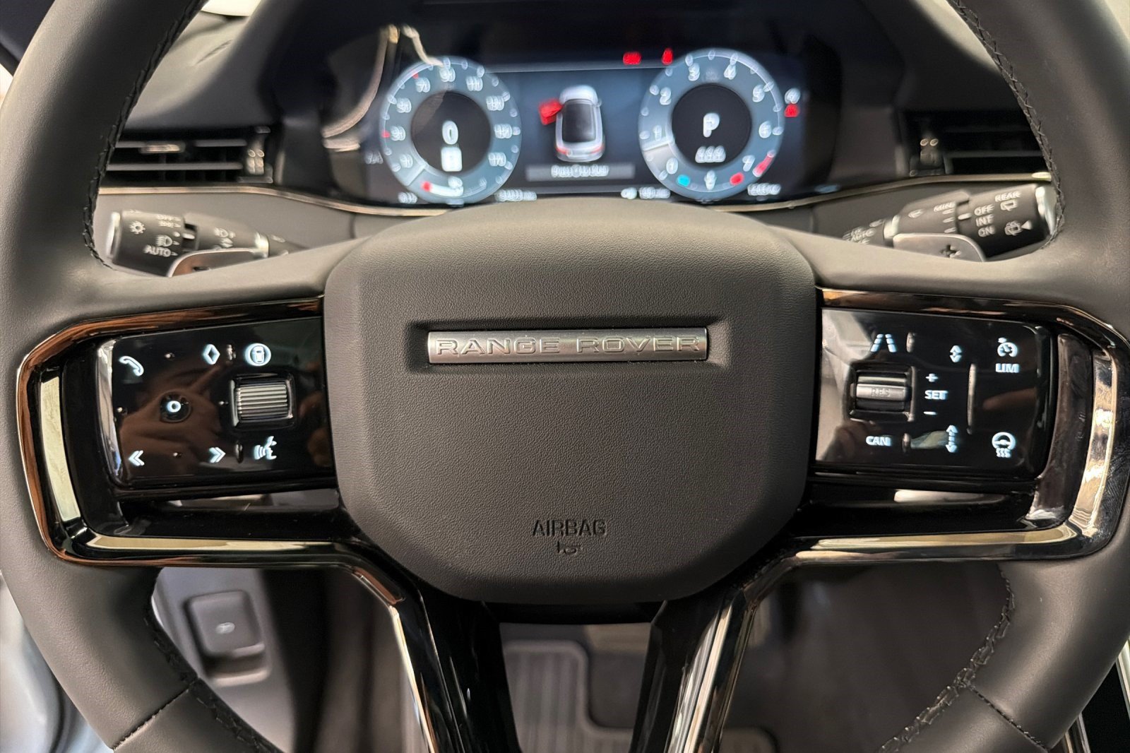 Used 2024 Land Rover Range Rover Evoque S AWD/4WD image 10