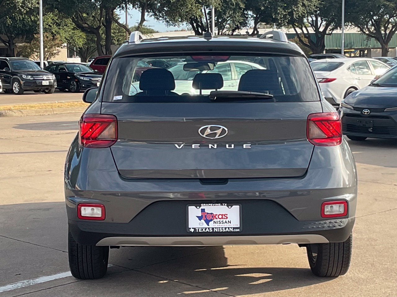 Used 2025 Hyundai Venue SEL FWD image 5