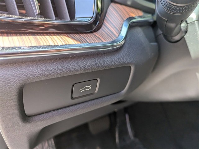 Certified 2024 Volvo V60 B5 Cross Country Plus image 23