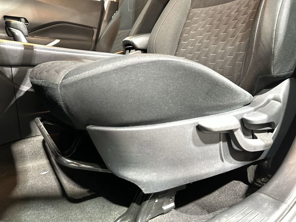 Used 2023 Nissan Kicks SV image 14