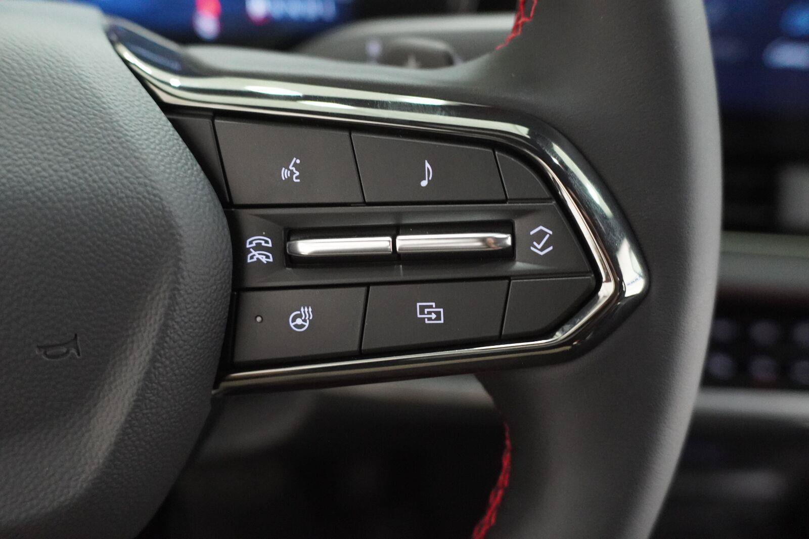 New 2027 Chevrolet Equinox RS w/ LPO, Floor Liner Package FWD image 10