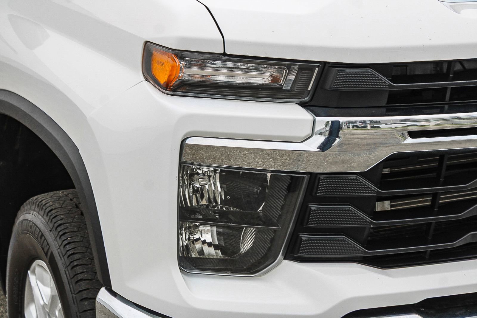 Used 2025 Chevrolet Silverado 2500 LT AWD/4WD image 4