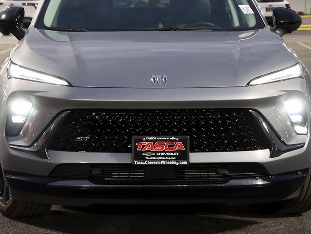 Certified 2025 Buick Envision Sport Touring image 6