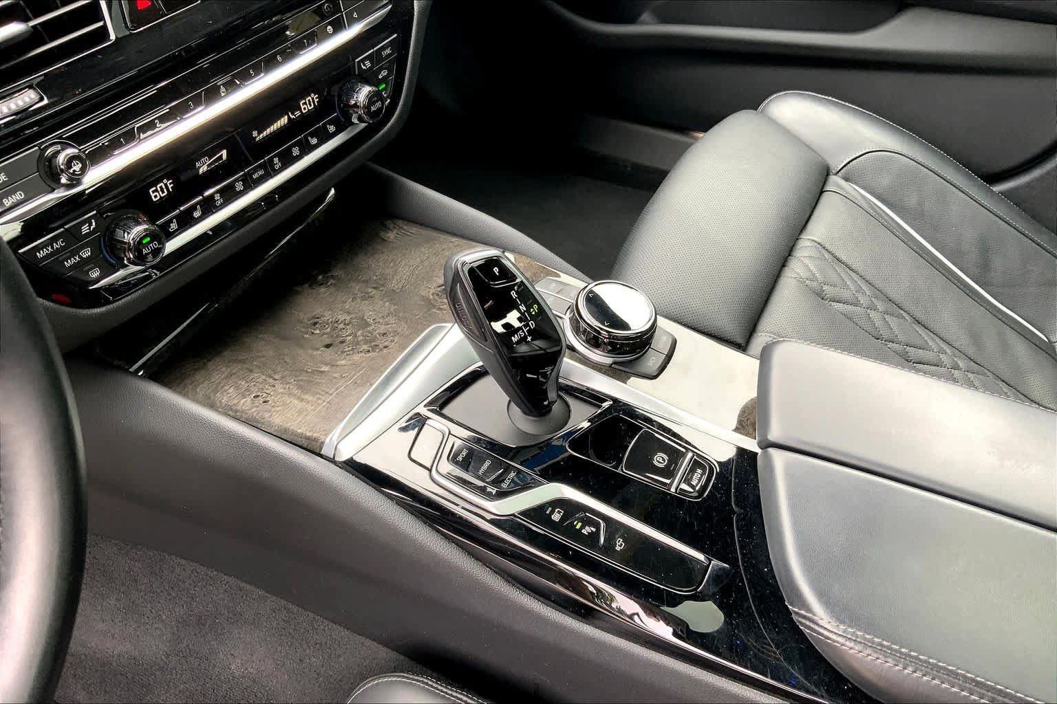 Used 2021 BMW 530e xDrive w/ Executive Package AWD/4WD image 17