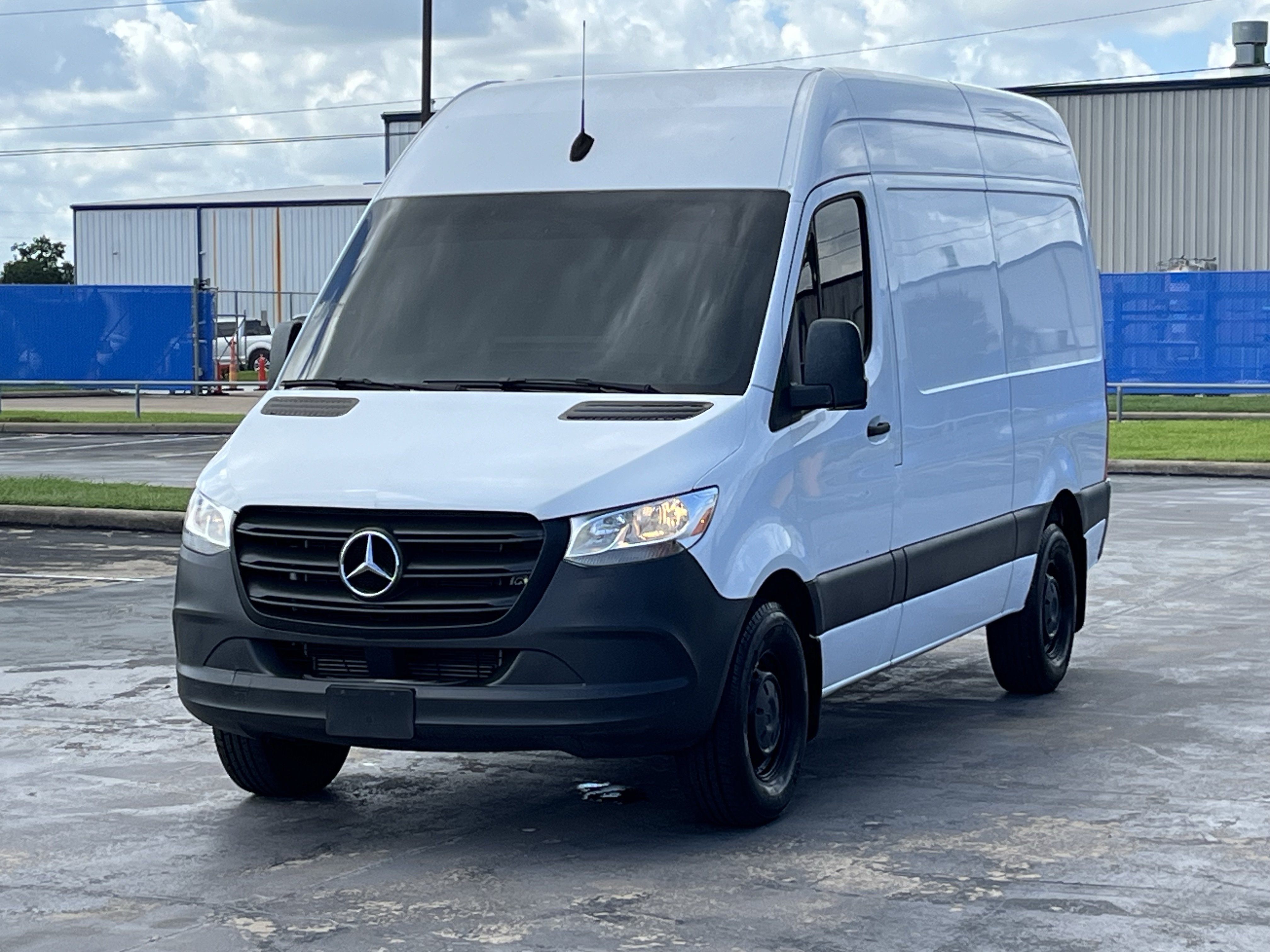 Used 2022 Mercedes-Benz Sprinter 2500 w/ Acoustic Package image 3