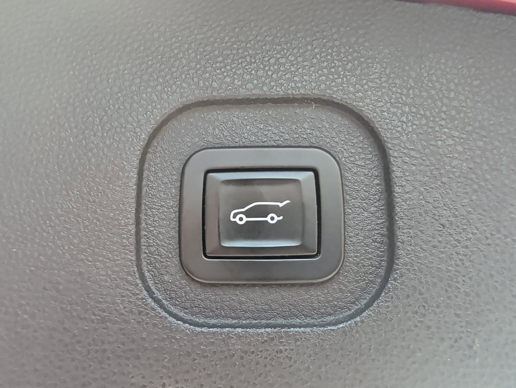 Used 2016 Chevrolet Equinox LTZ w/ Enhanced Convenience Package image 23