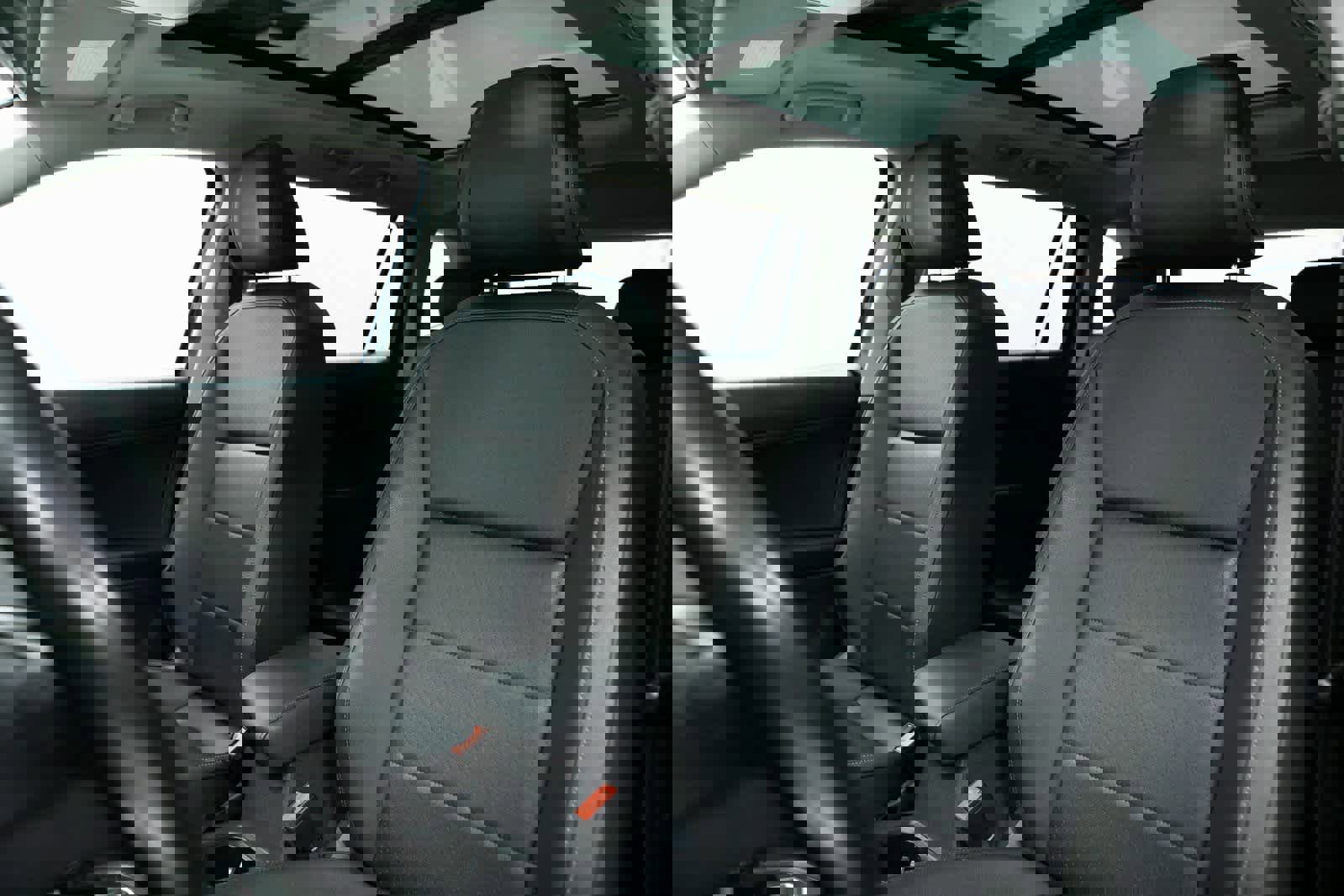 Used 2019 Volkswagen Tiguan SE w/ Panoramic Sunroof Package image 5