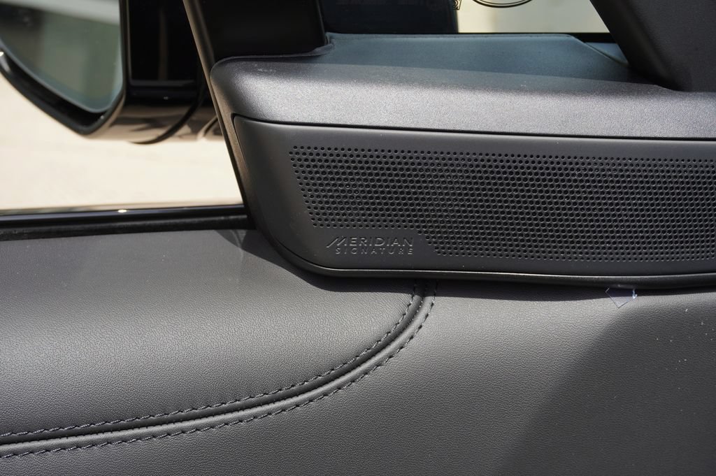 New 2026 Land Rover Range Rover SV AWD/4WD image 16