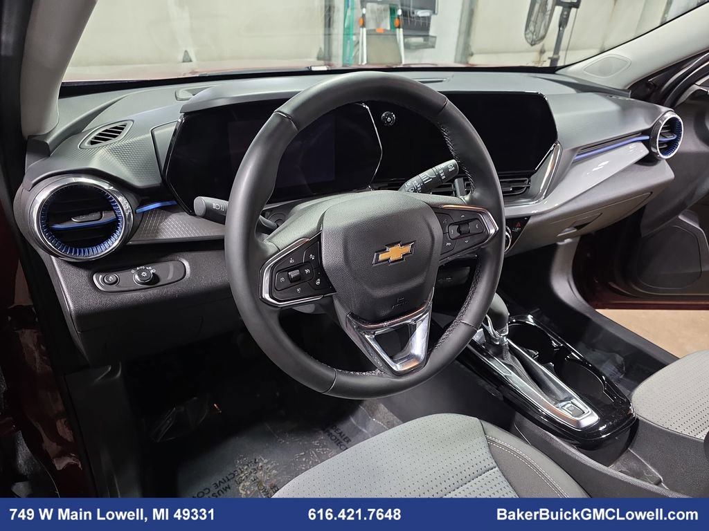 Used 2025 Chevrolet Trax LT w/ LT Convenience Package image 15