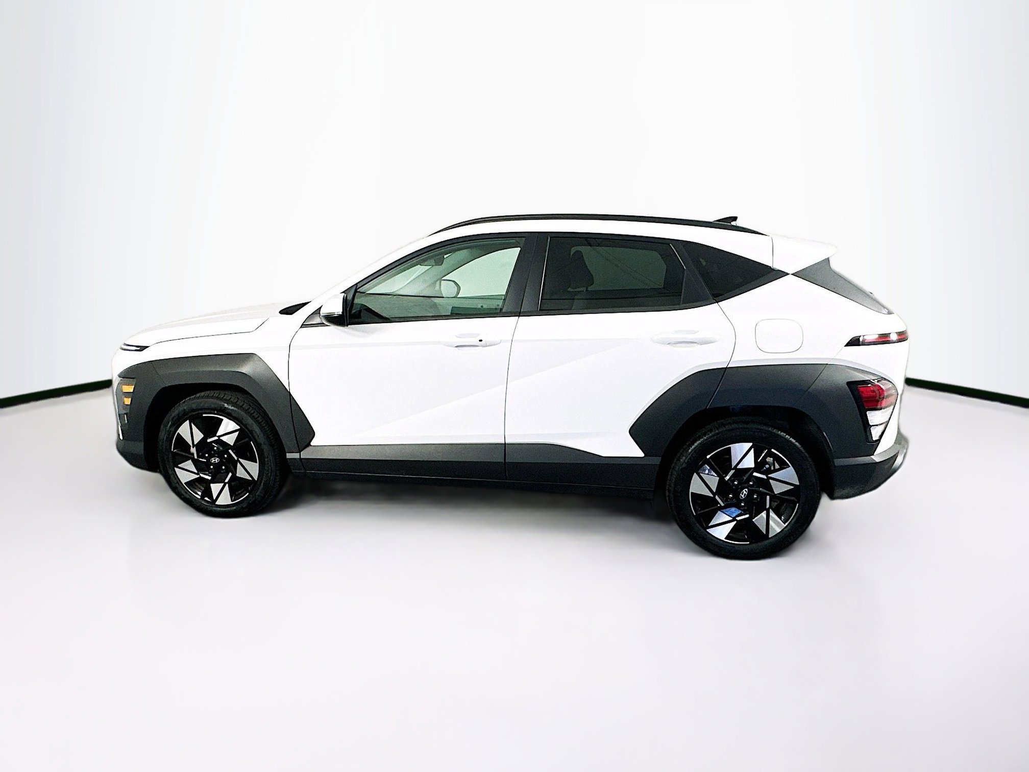 Used 2025 Hyundai Kona SEL FWD image 4