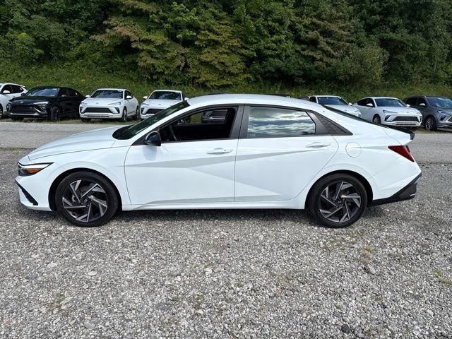 Used 2025 Hyundai Elantra SEL FWD image 2