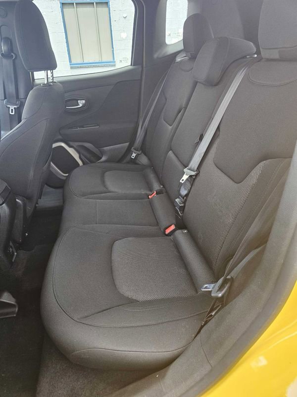 Used 2015 Jeep Renegade Latitude w/ Popular Equipment Group AWD/4WD image 19