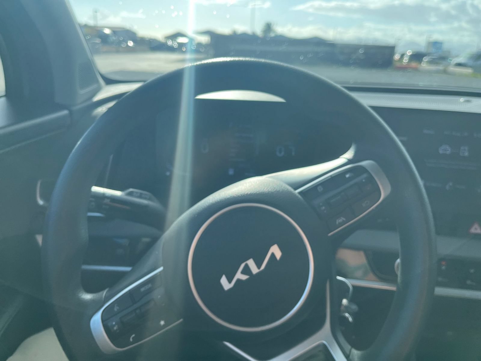 Used 2025 Kia Sportage LX FWD image 28