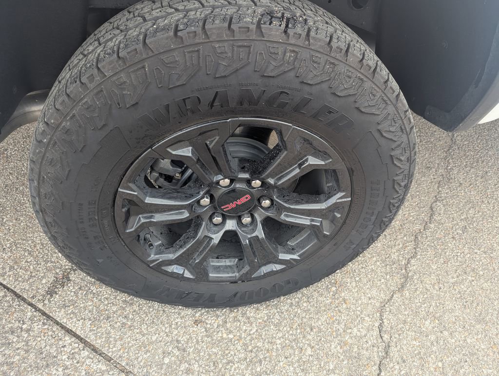 Used 2024 GMC Canyon Elevation w/ Convenience Package RWD image 7