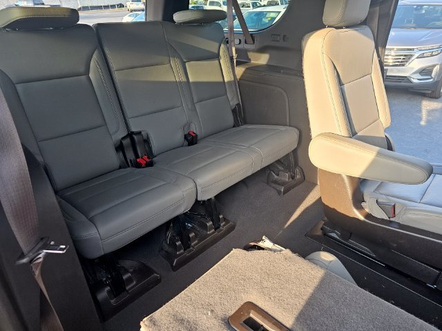 Used 2022 Chevrolet Suburban LT w/ Luxury Package AWD/4WD image 16