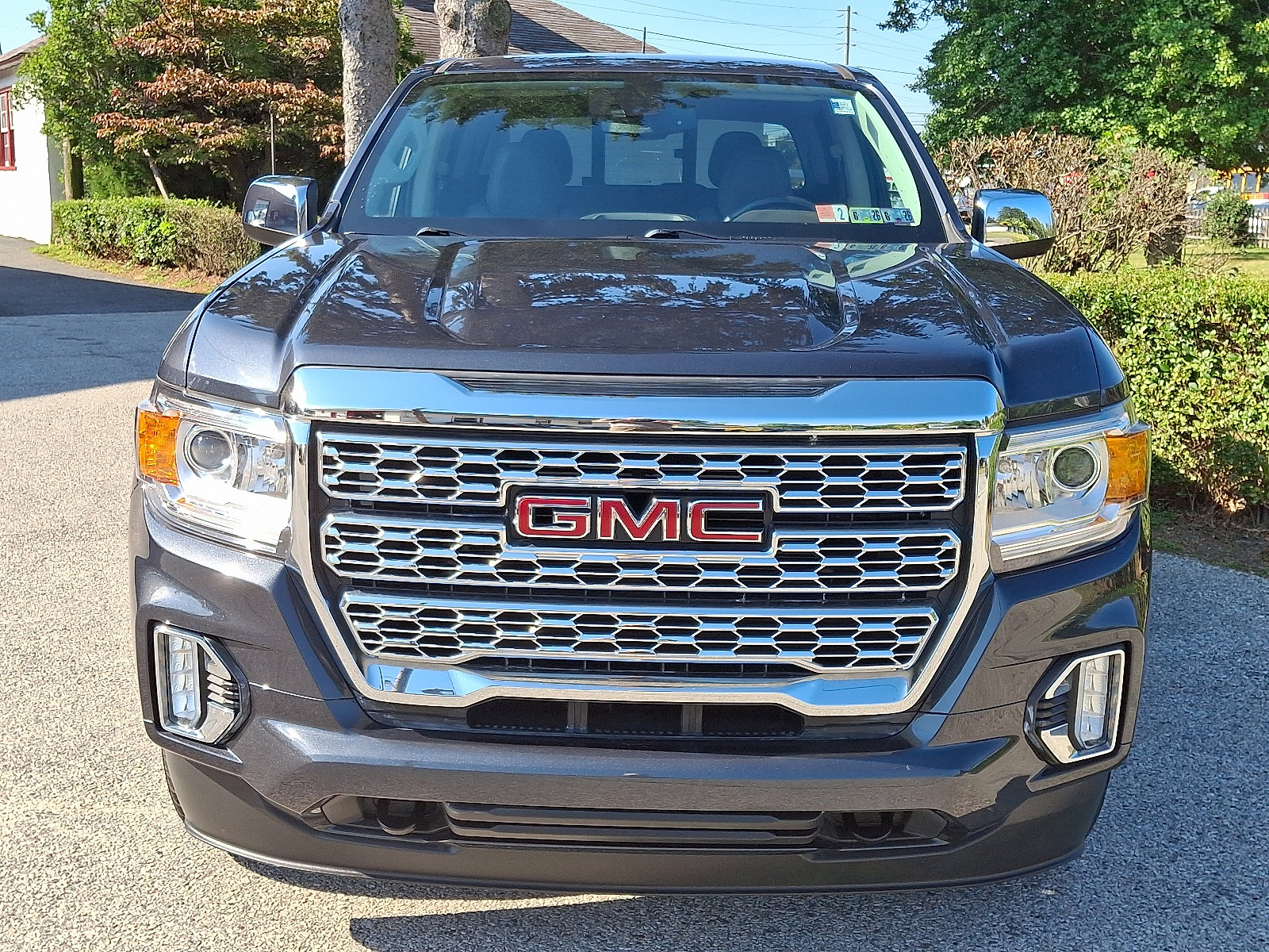 Used 2021 GMC Canyon Denali image 2