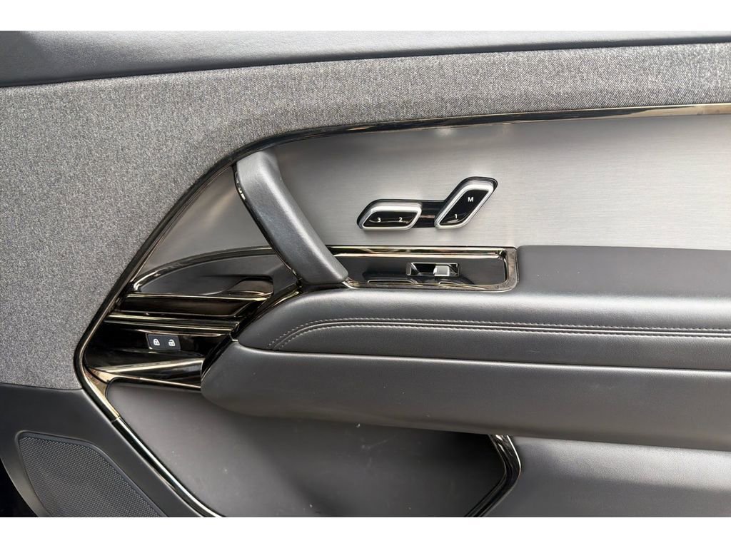 Used 2025 Land Rover Range Rover Sport SE image 20