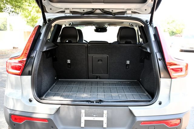Certified 2026 Volvo XC40 B5 Plus AWD/4WD image 26