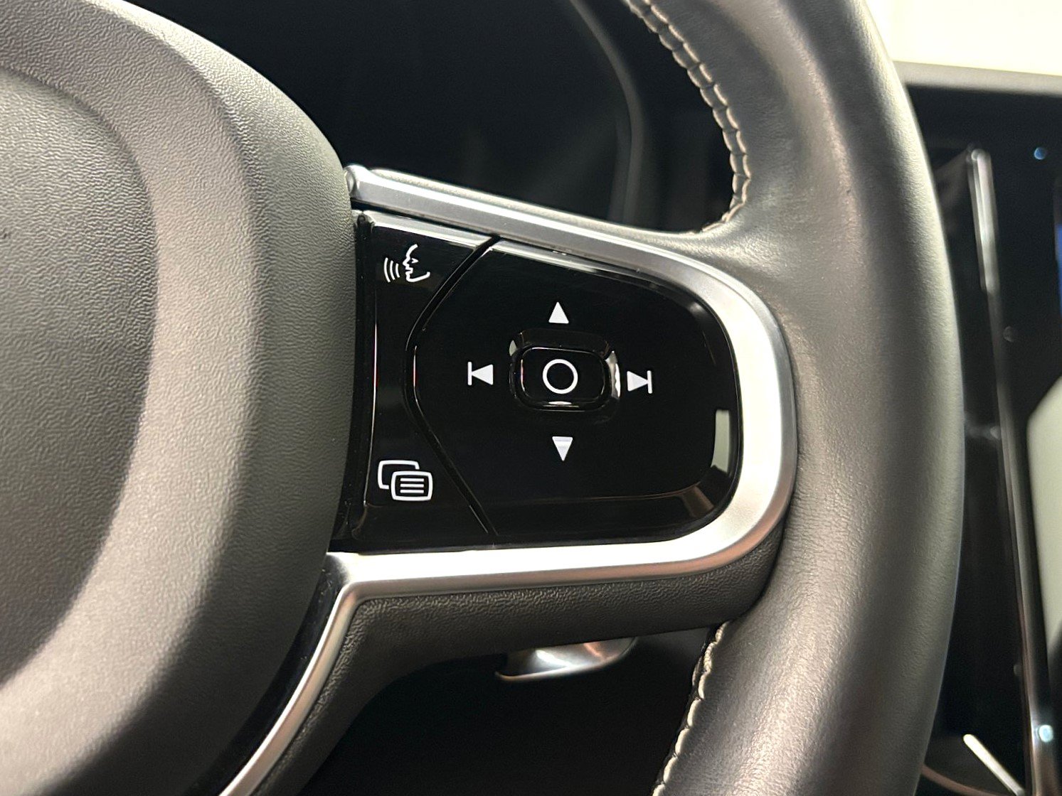 Used 2019 Volvo S60 T6 R-Design AWD/4WD image 33