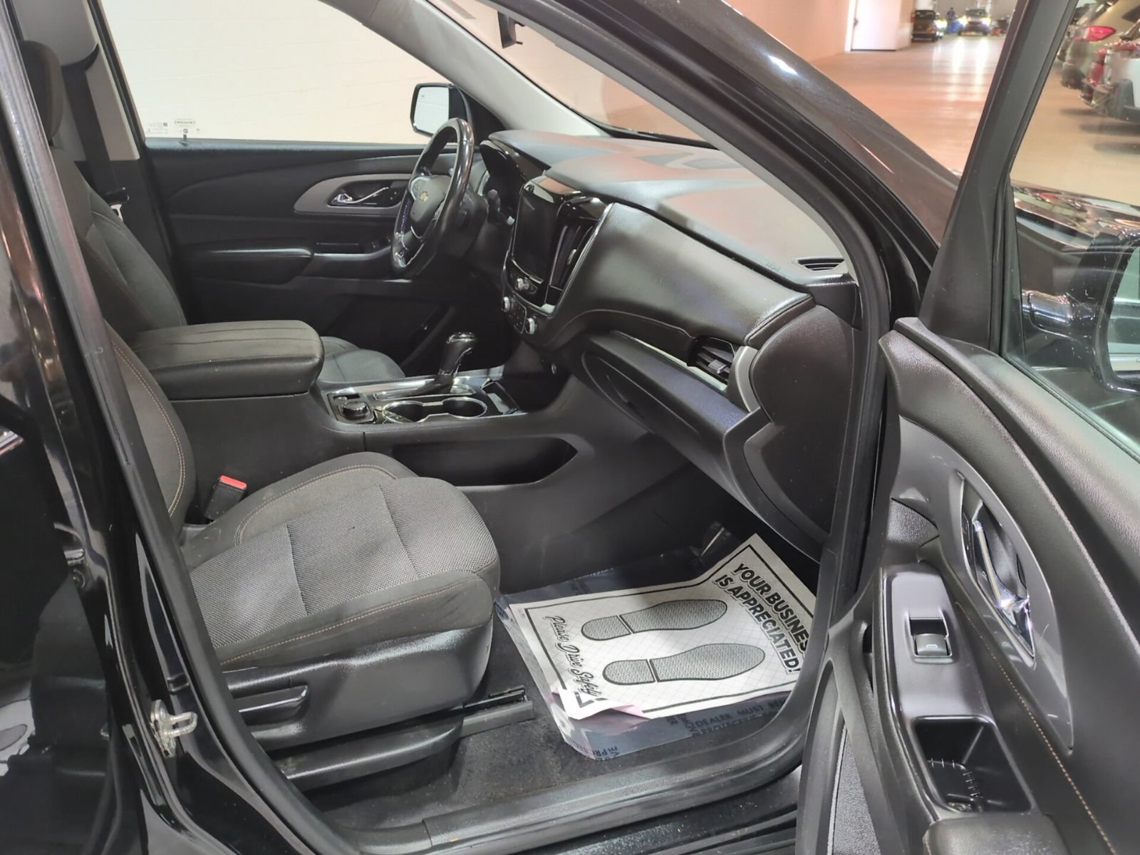 Used 2018 Chevrolet Traverse LT FWD image 9