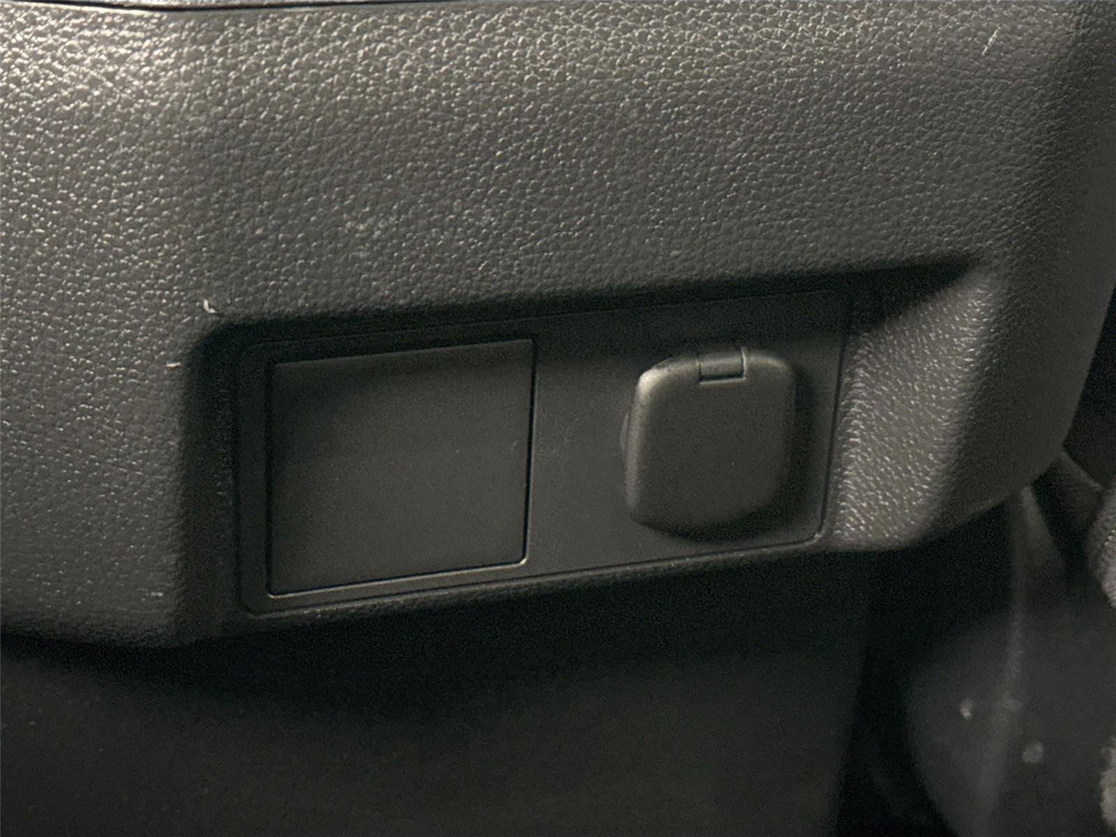 Certified 2024 Toyota Tacoma SR5 AWD/4WD image 35