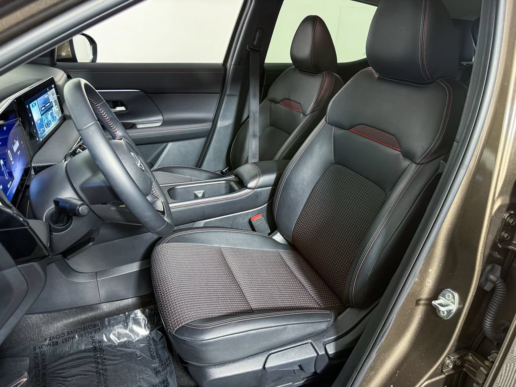 Certified 2025 Nissan Kicks SR AWD/4WD image 17
