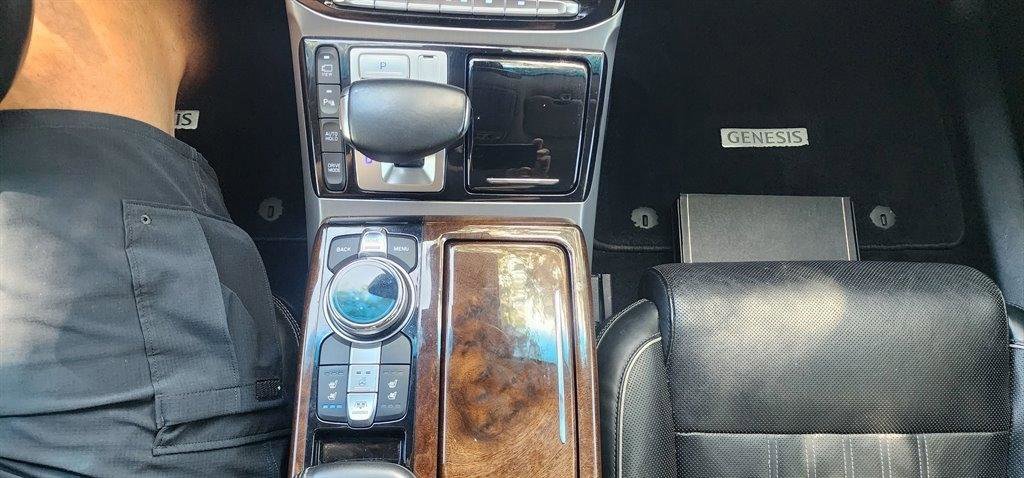Used 2018 Genesis G90 5.0 Ultimate RWD image 40