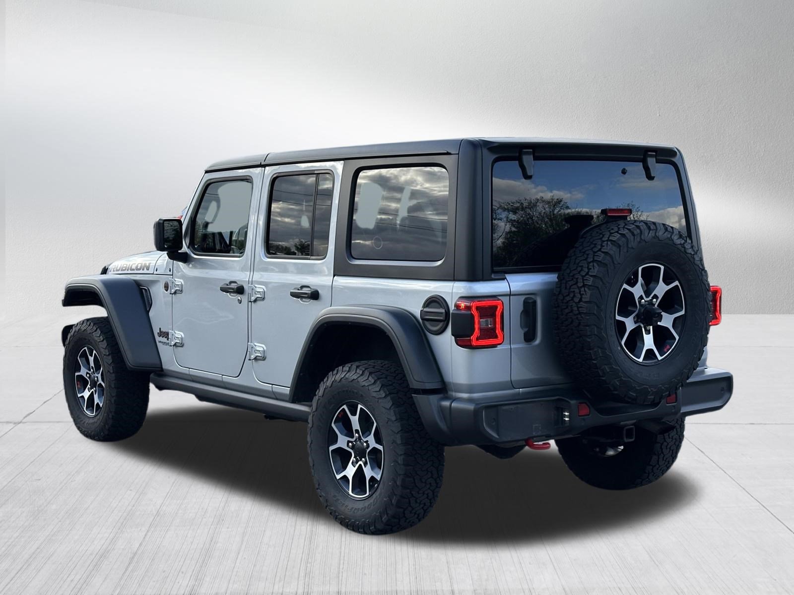 Used 2022 Jeep Wrangler Unlimited Rubicon w/ LED Lighting Group AWD/4WD image 5