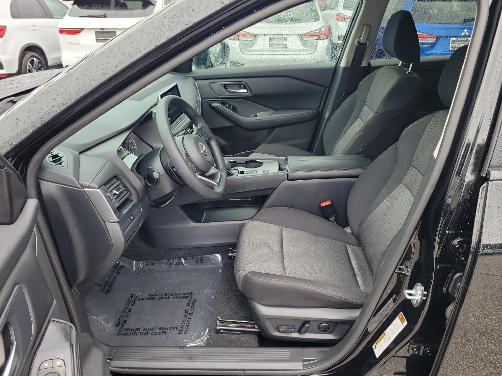 Used 2024 Nissan Rogue SV FWD image 16