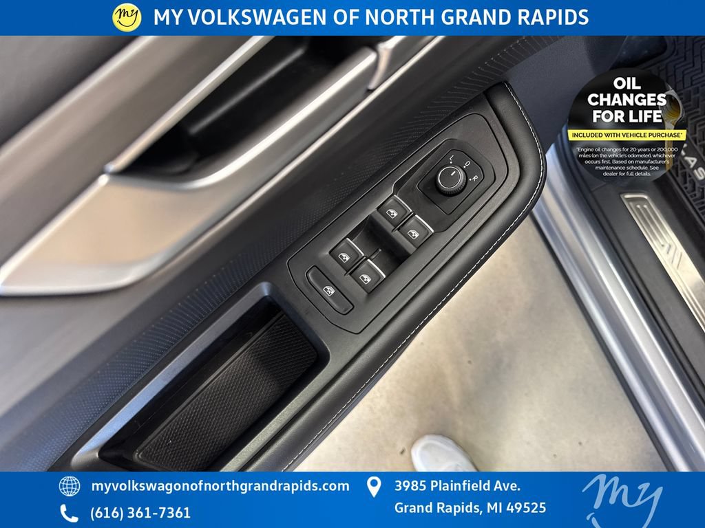 Used 2024 Volkswagen Atlas Cross Sport SE AWD/4WD image 12