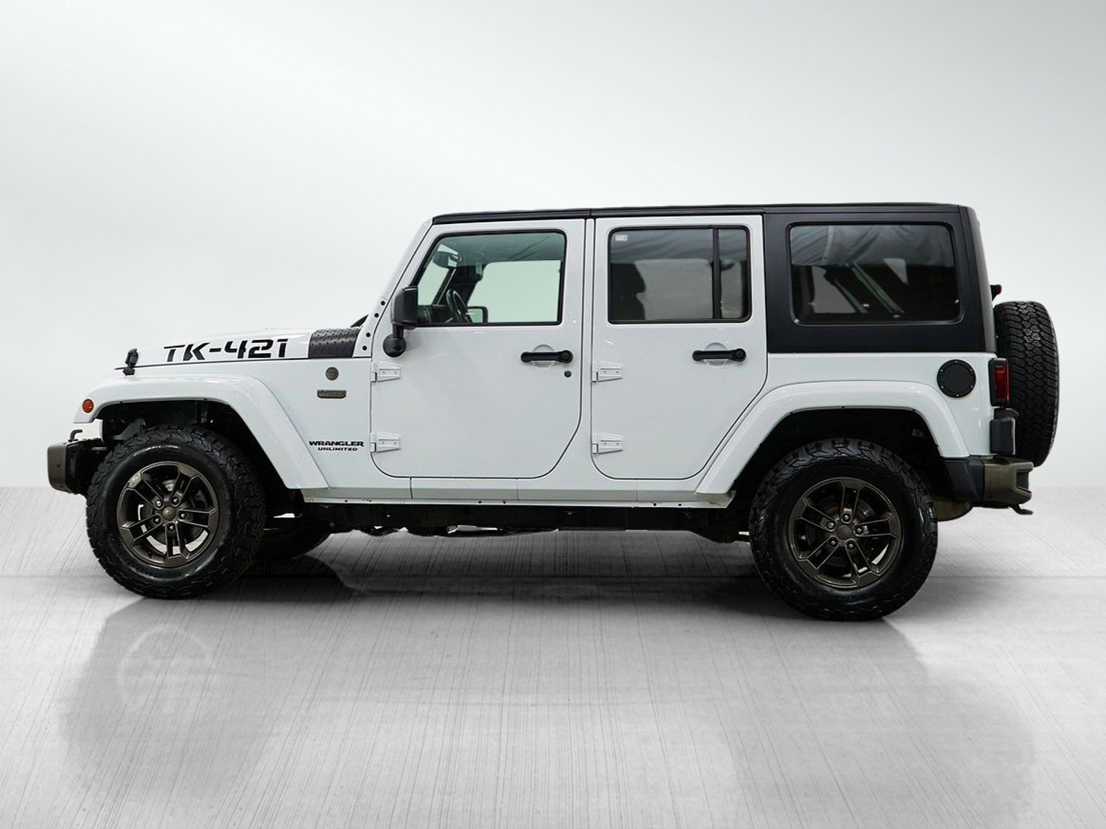 Used 2016 Jeep Wrangler Unlimited Sahara image 2