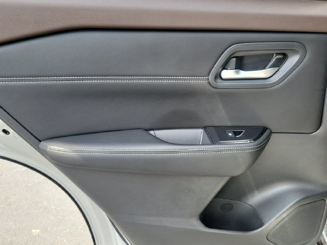 Used 2023 Nissan Rogue SV w/ SV Premium B Package FWD image 11