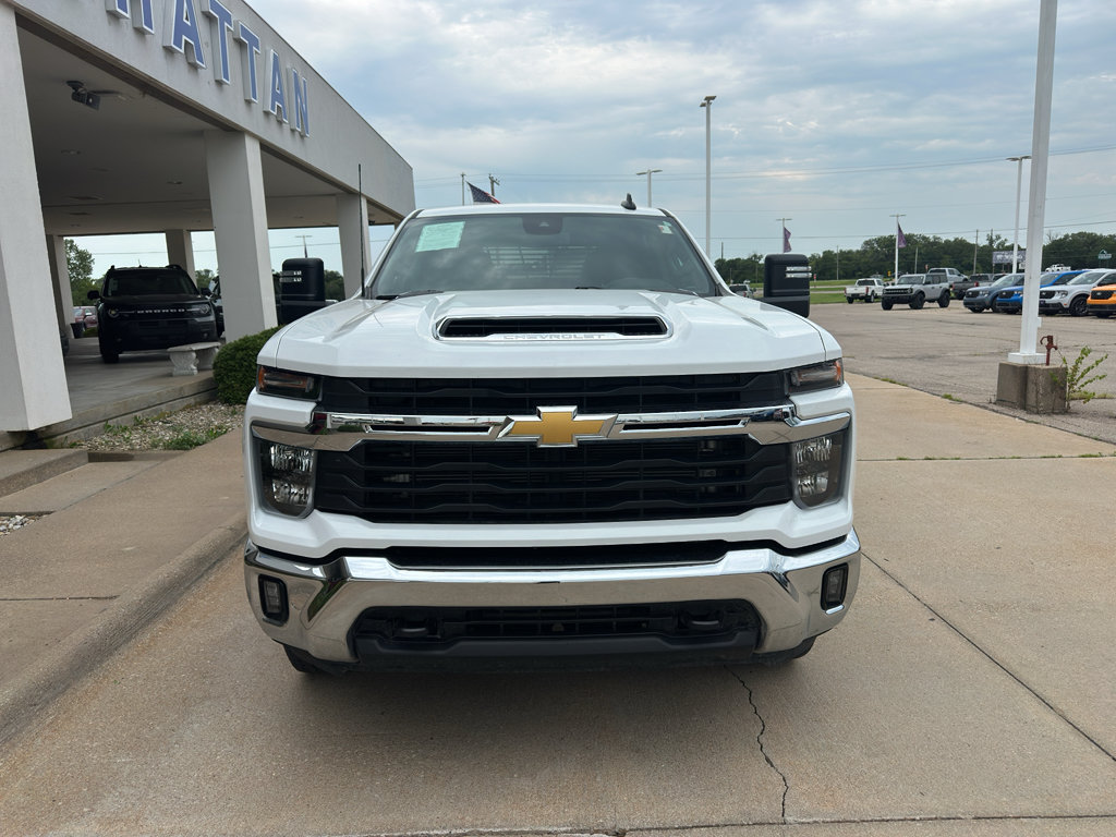 Used 2025 Chevrolet Silverado 2500 LT w/ Convenience Package AWD/4WD image 2