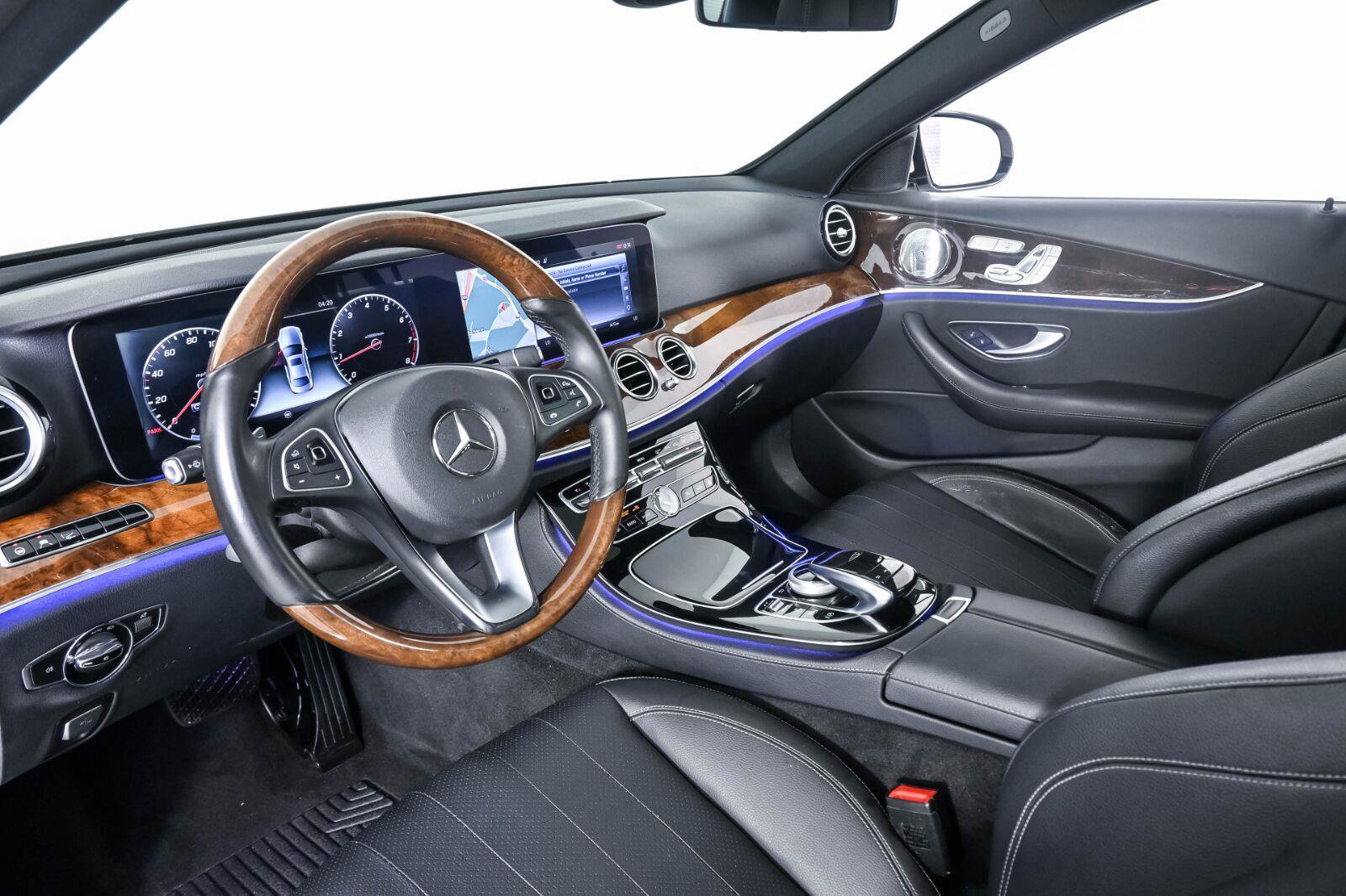 Used 2017 Mercedes-Benz E 300 image 4