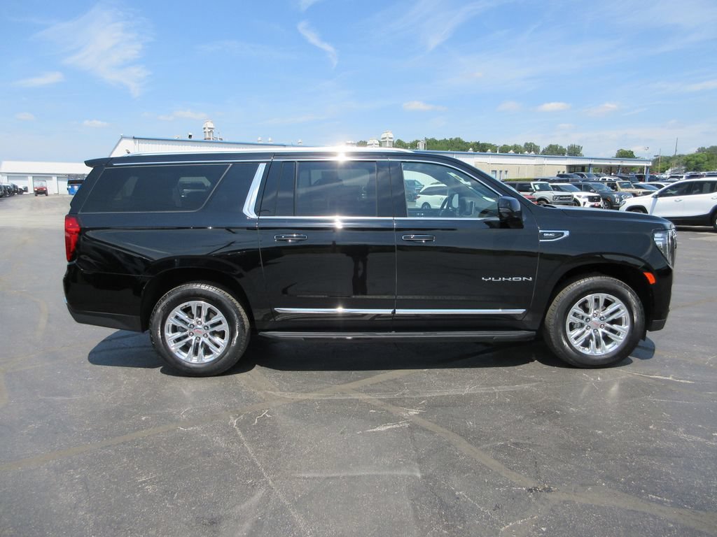 Certified 2024 GMC Yukon XL SLT w/ SLT Premium Package AWD/4WD image 5