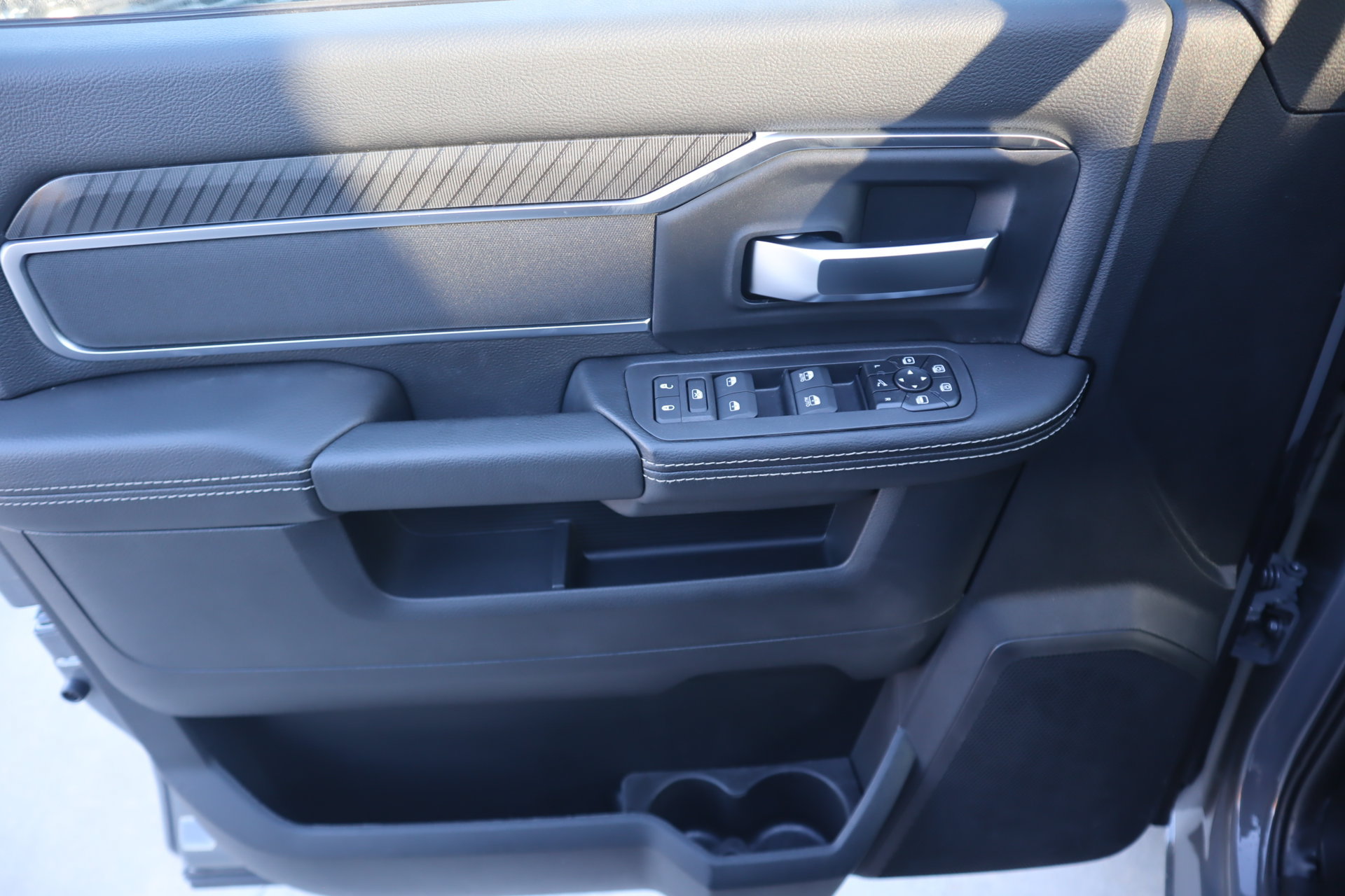New 2027 RAM 3500 Big Horn AWD/4WD image 16