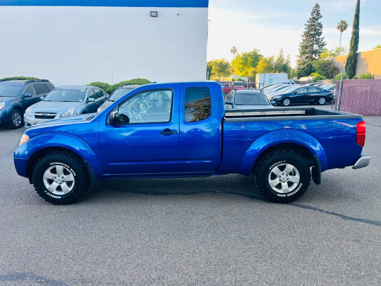 Used 2012 Nissan Frontier SV w/ SV Premium Utility Pkg AWD/4WD image 5