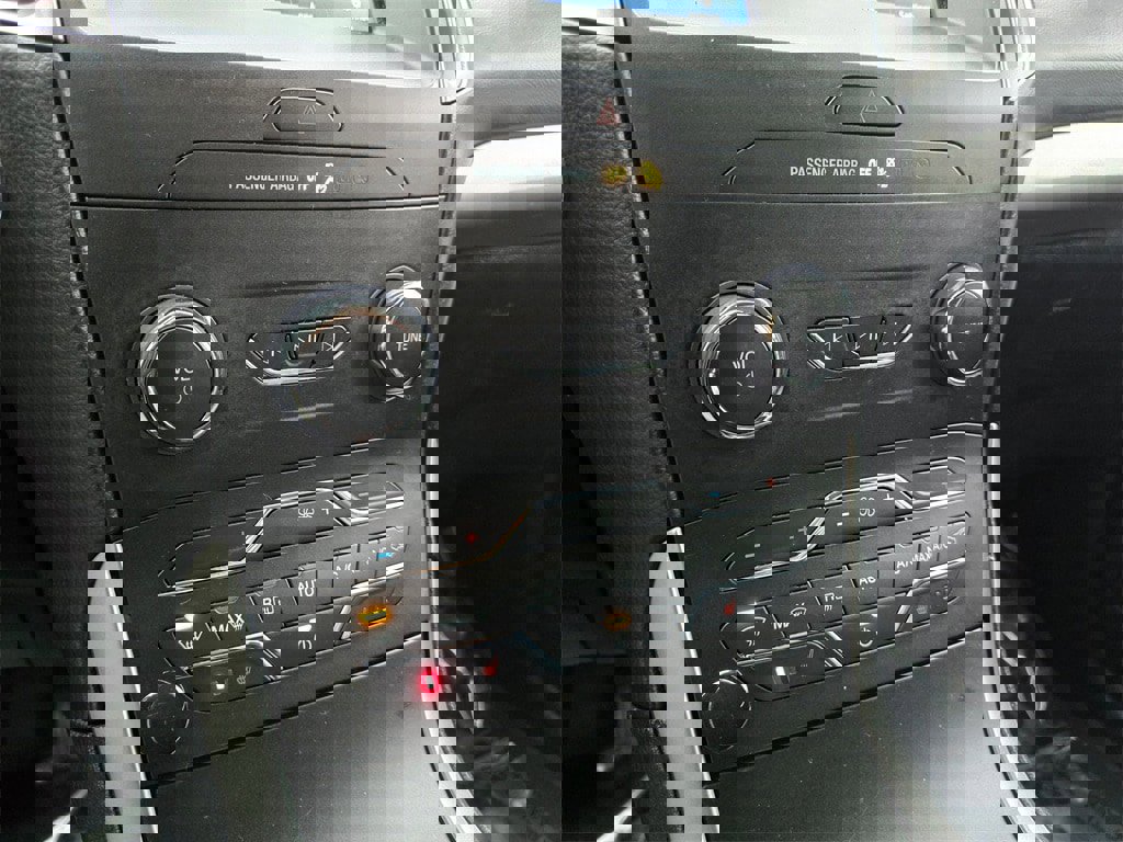 Used 2020 Ford Edge SEL image 16