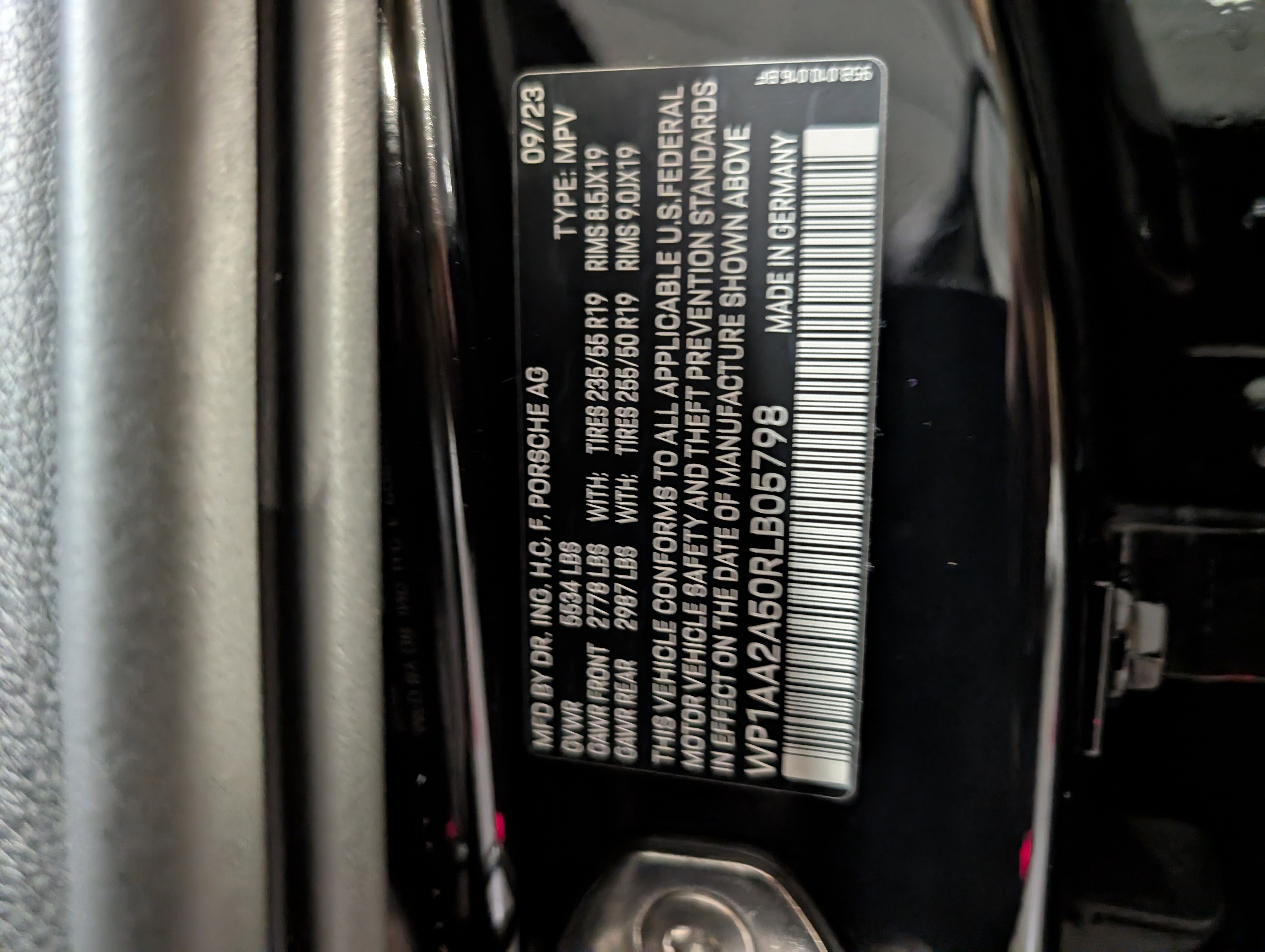 Used 2024 Porsche Macan image 38